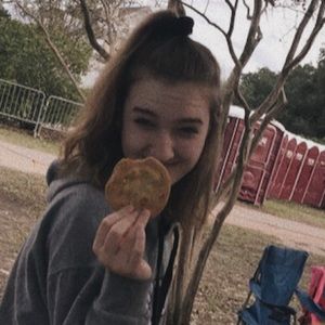 Meet your Posher, Ella